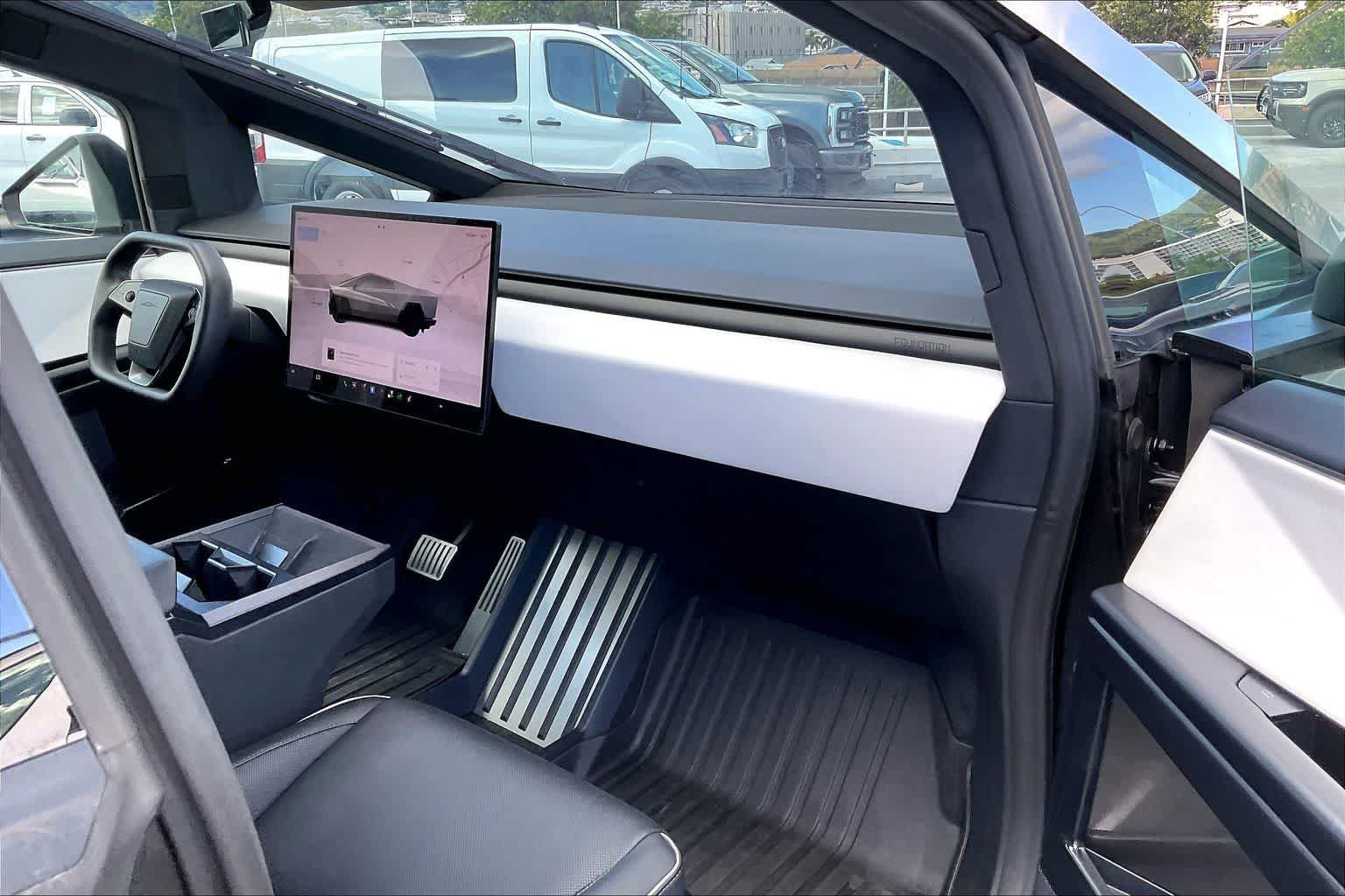 Used 2024 Tesla Cybertruck AWD Crew Cab image 23