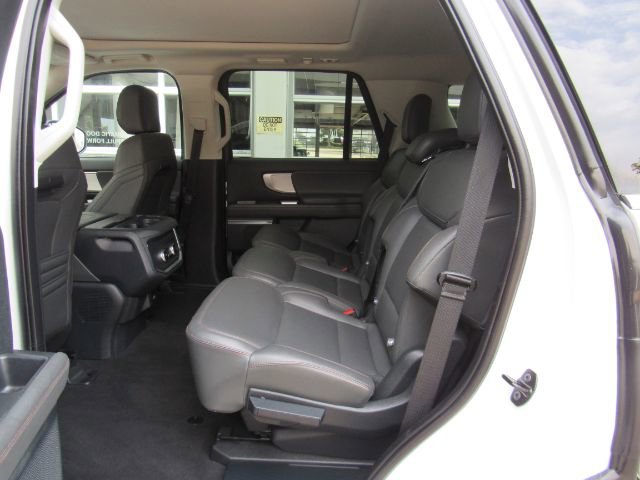 Used 2025 Ford Expedition Active image 20