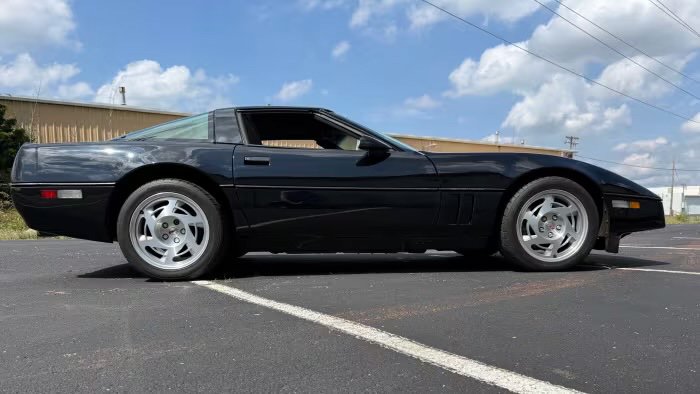 Used 1990 Chevrolet Corvette ZR-1 RWD image 4