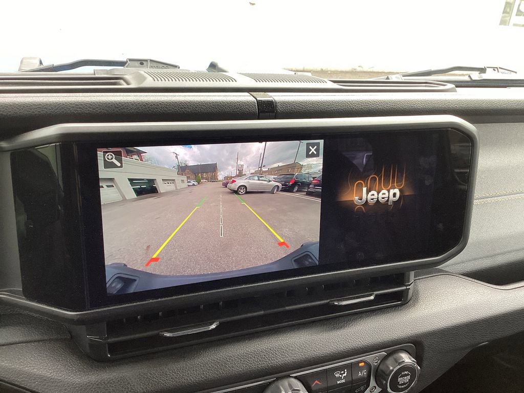 Used 2025 Jeep Gladiator Willys image 34