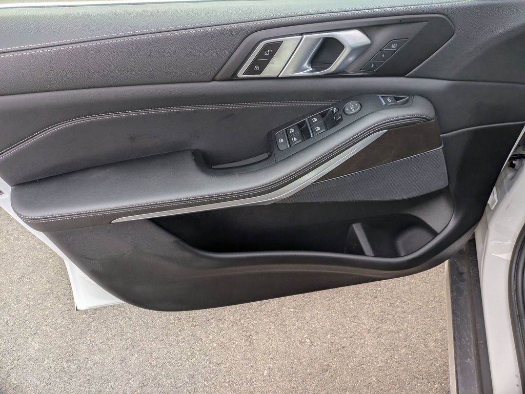 Used 2023 BMW X5 xDrive40i w/ Premium Package image 9