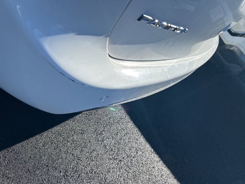 Used 2025 Chrysler Pacifica Select image 6