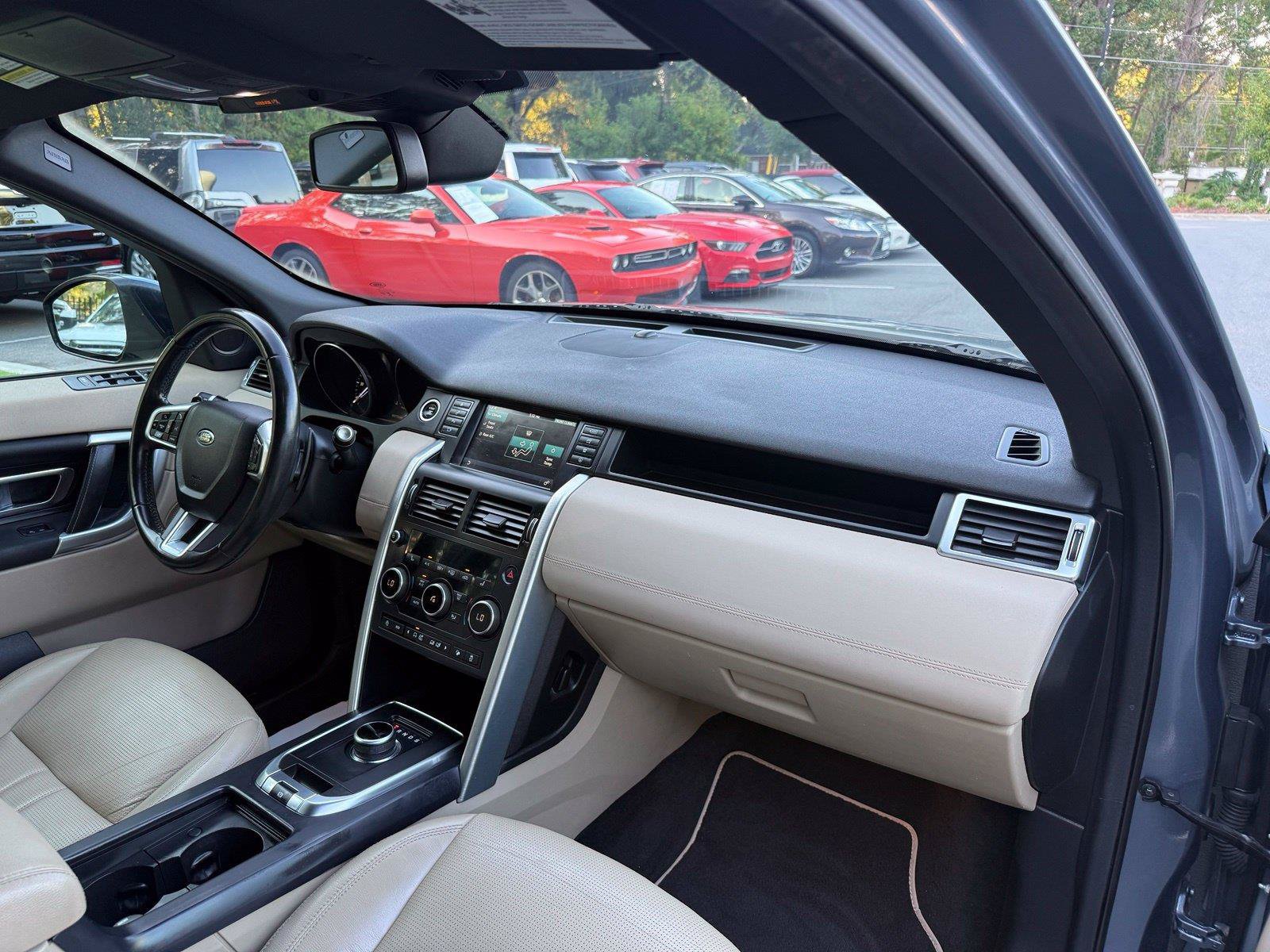 Used 2018 Land Rover Discovery Sport HSE AWD/4WD image 22