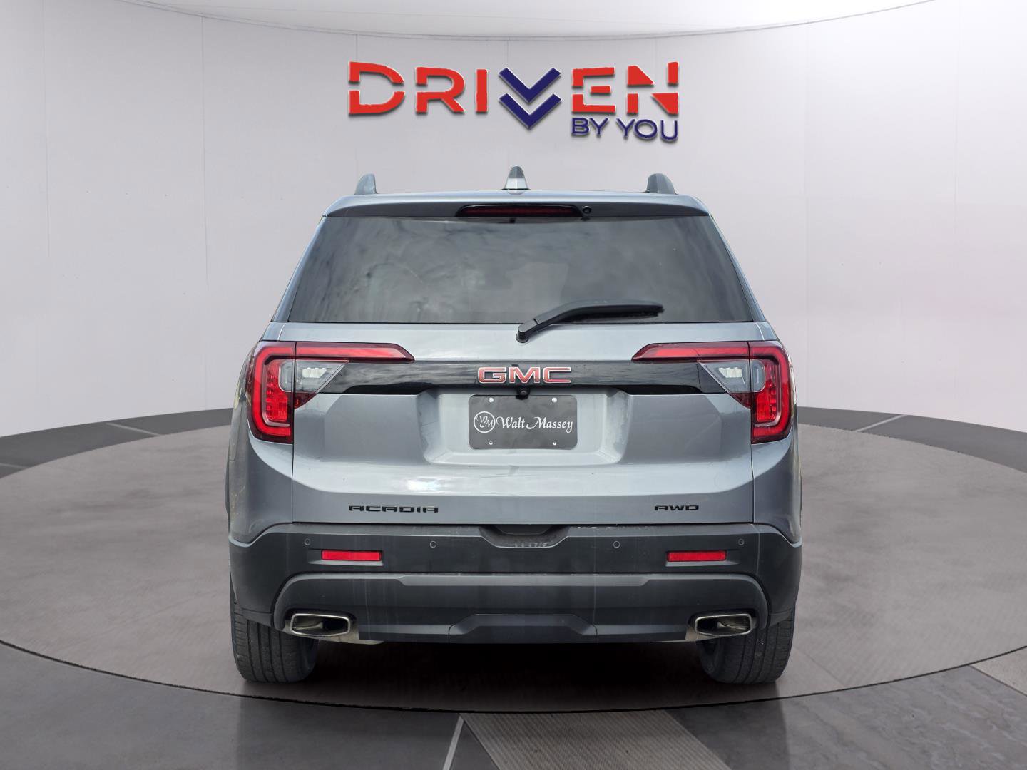 Used 2021 GMC Acadia SLE w/ Driver Convenience Package image 4