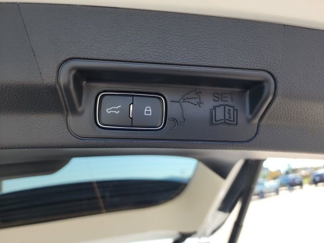 Used 2025 Ford Explorer Active image 36