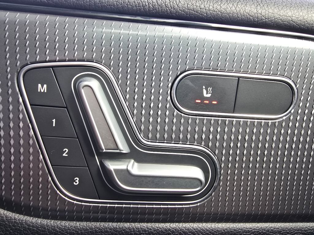 Used 2020 Mercedes-Benz GLB 250 4MATIC image 7