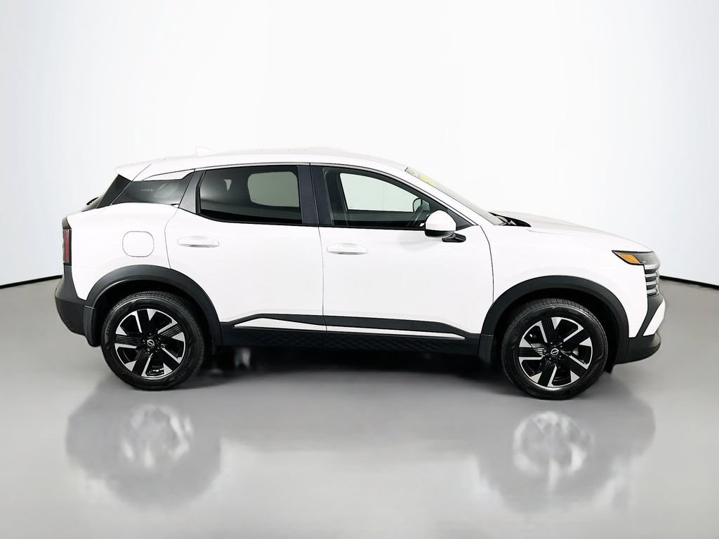 Used 2025 Nissan Kicks SV AWD/4WD image 4