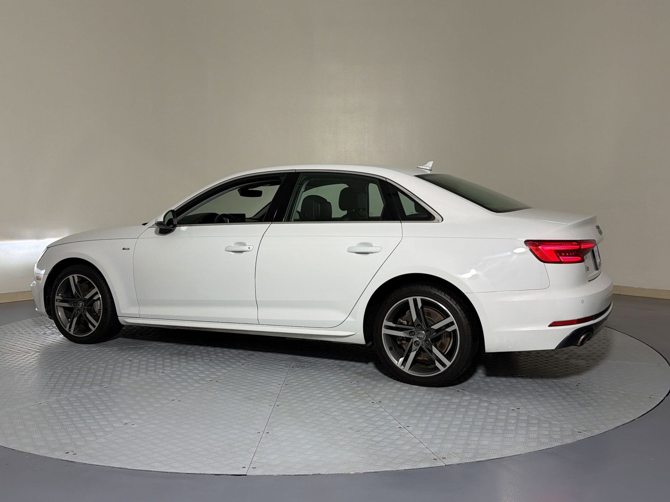 Used 2017 Audi A4 2.0T Premium Plus w/ Premium Plus Package AWD/4WD image 3
