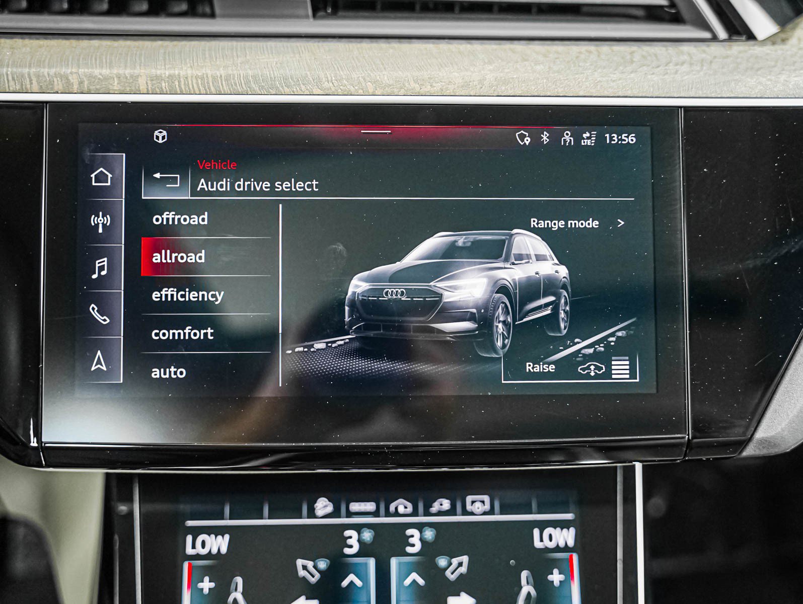 Used 2024 Audi Q8 e-tron Premium Plus w/ Premium Plus Package AWD/4WD image 18