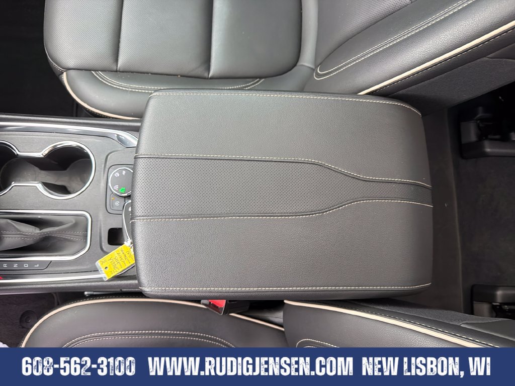 Used 2023 Chevrolet Traverse Premier AWD/4WD image 26