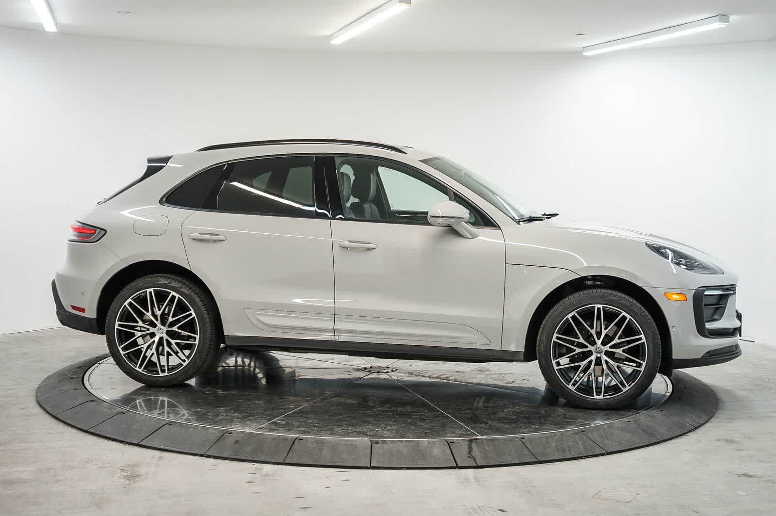 Certified 2026 Porsche Macan AWD/4WD image 8