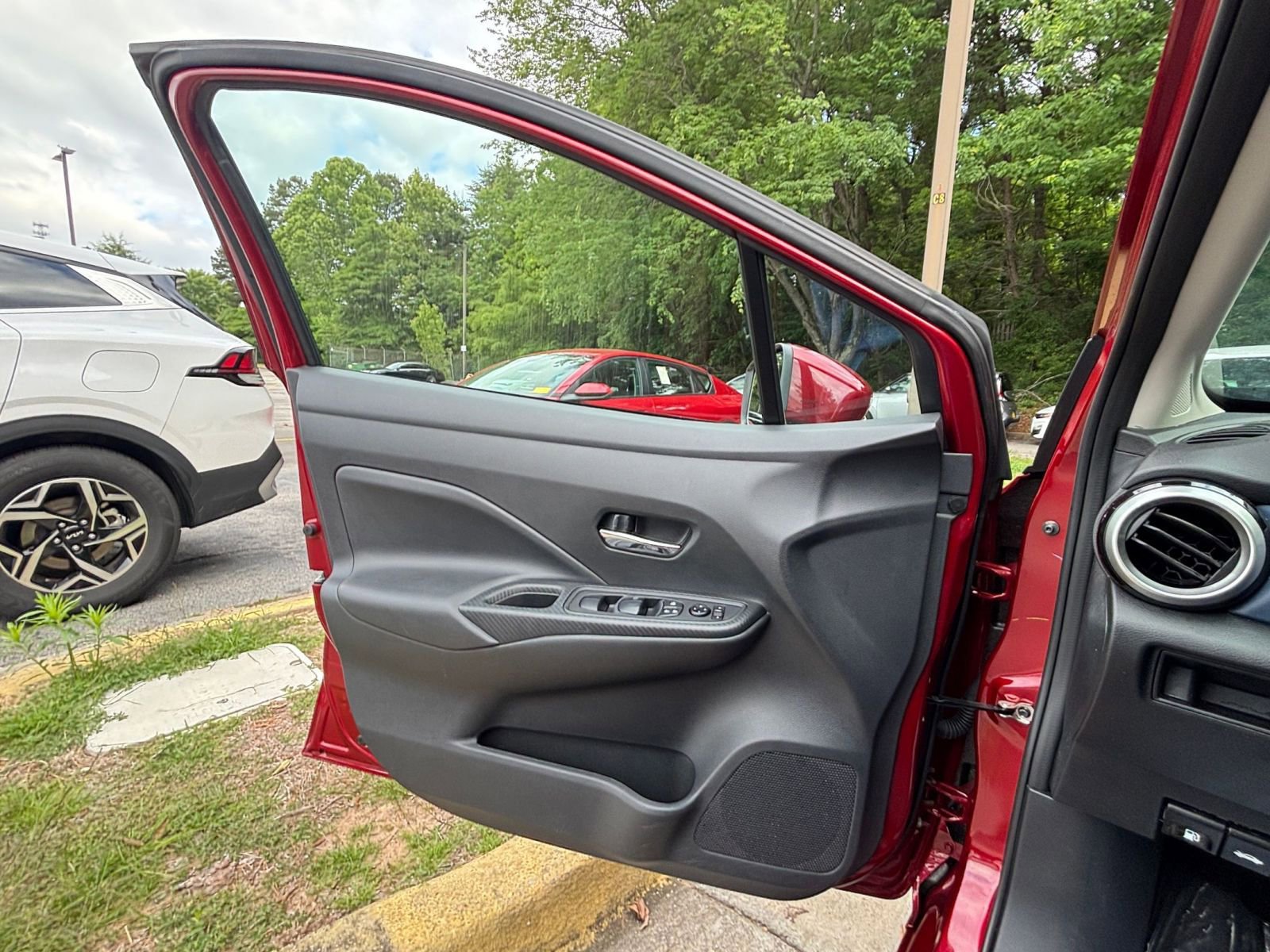 Used 2025 Nissan Versa SV FWD image 14