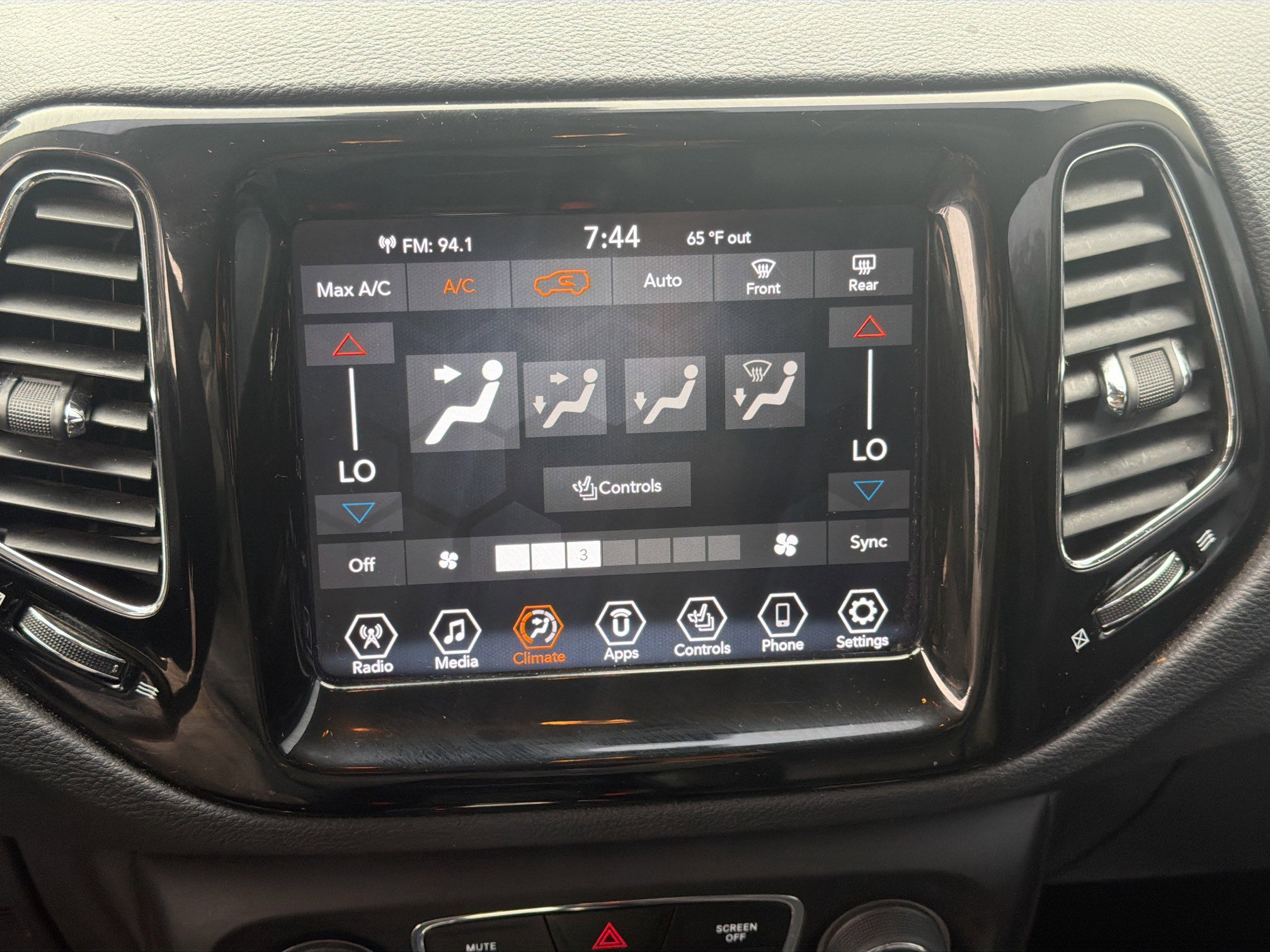 Used 2019 Jeep Compass Limited w/ Advanced Safety Group image 33