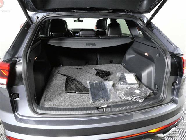 Used 2023 Volkswagen Atlas Cross Sport SE w/ Panoramic Sunroof Package image 10