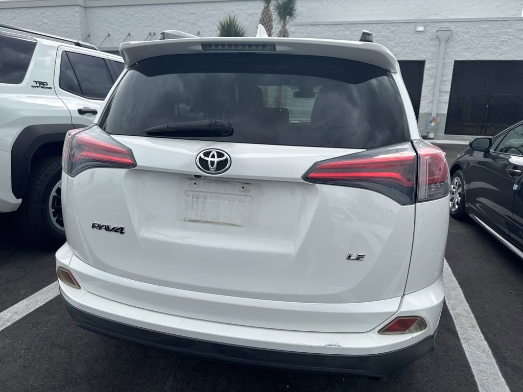 Used 2018 Toyota RAV4 LE FWD image 5