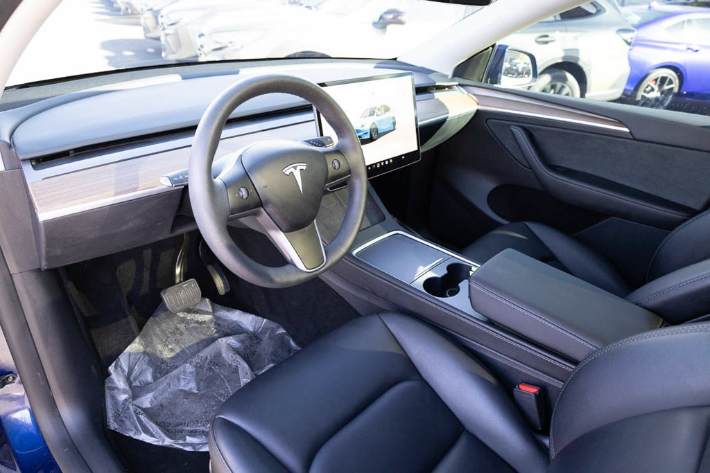 Used 2024 Tesla Model Y Long Range AWD/4WD image 27