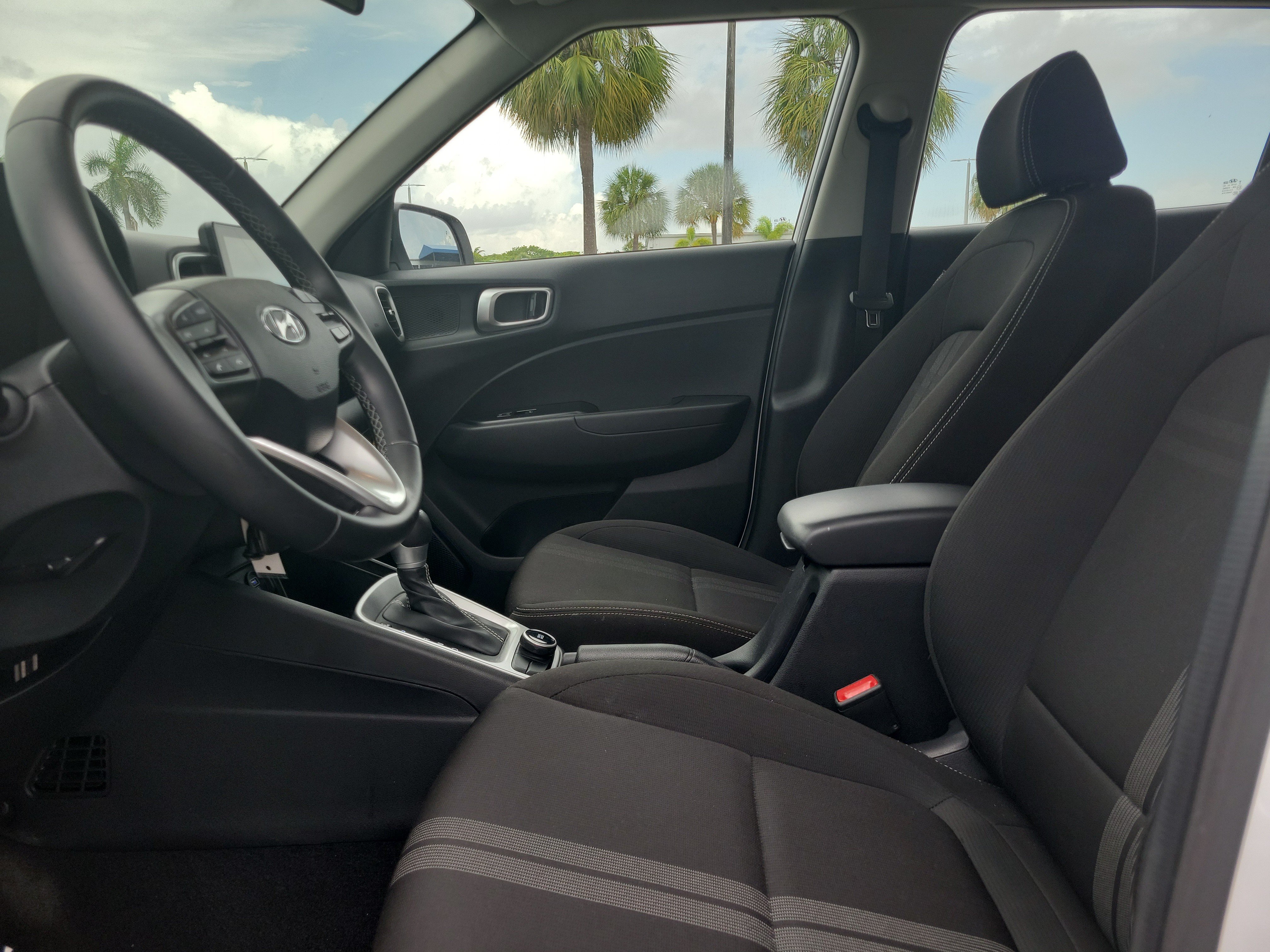Used 2021 Hyundai Venue SEL FWD image 19