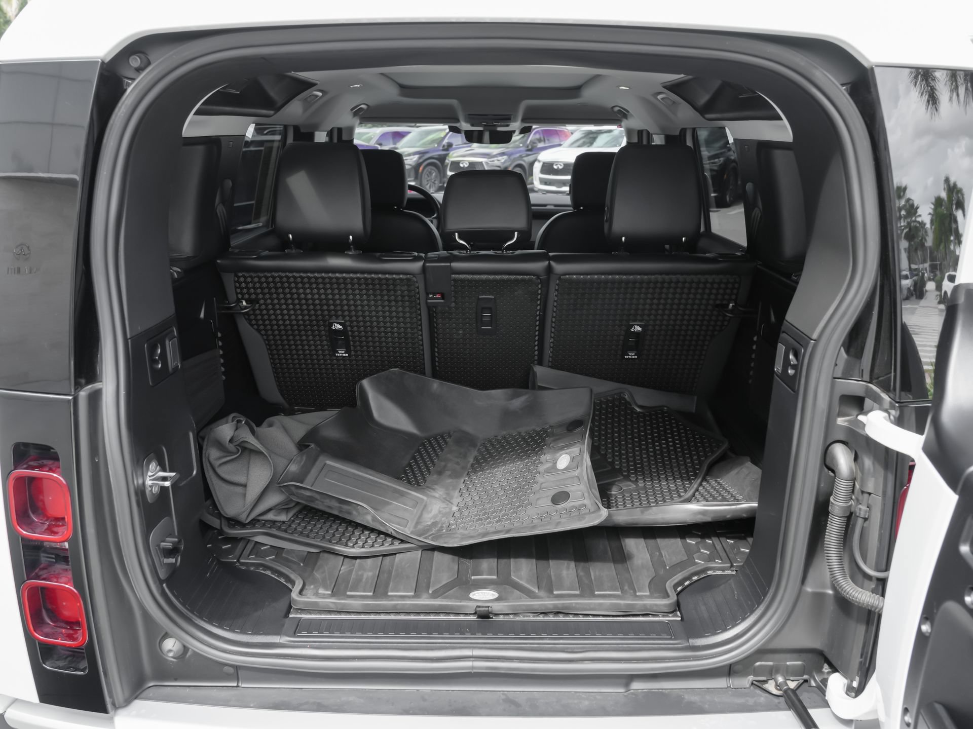Used 2025 Land Rover Defender 110 S AWD/4WD image 41