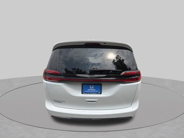 Used 2022 Chrysler Pacifica Touring-L FWD image 4