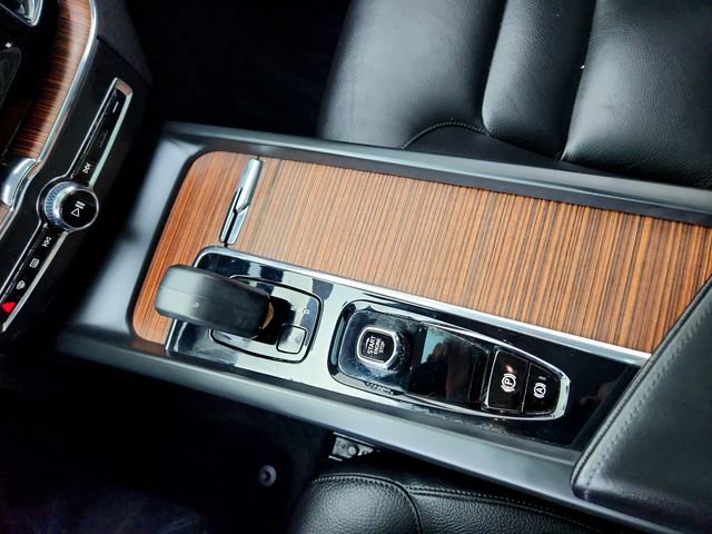 Certified 2023 Volvo XC60 B5 Plus w/ Climate Package image 22