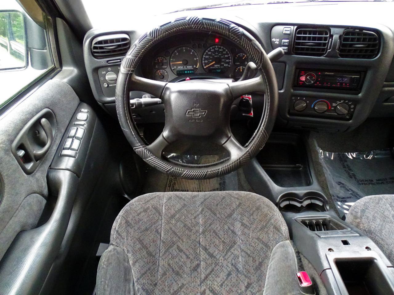 Used 2001 Chevrolet S10 Pickup LS AWD/4WD image 16