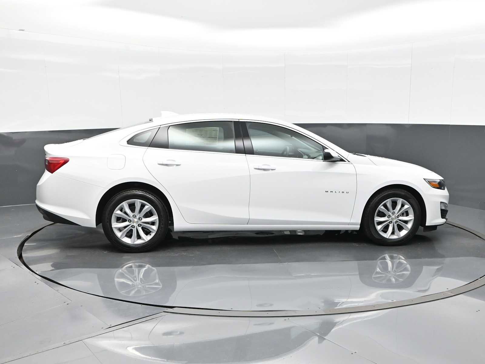 New 2025 Chevrolet Malibu LT FWD image 9
