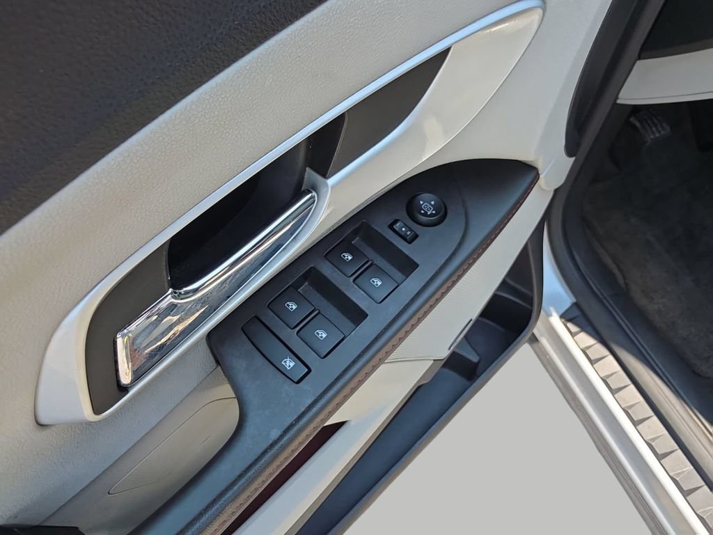 Used 2011 Chevrolet Equinox LT FWD image 14