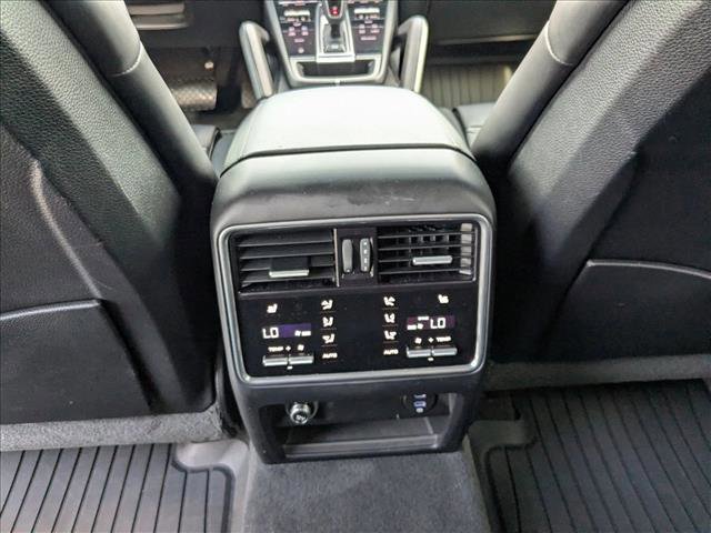 Used 2022 Porsche Cayenne image 19