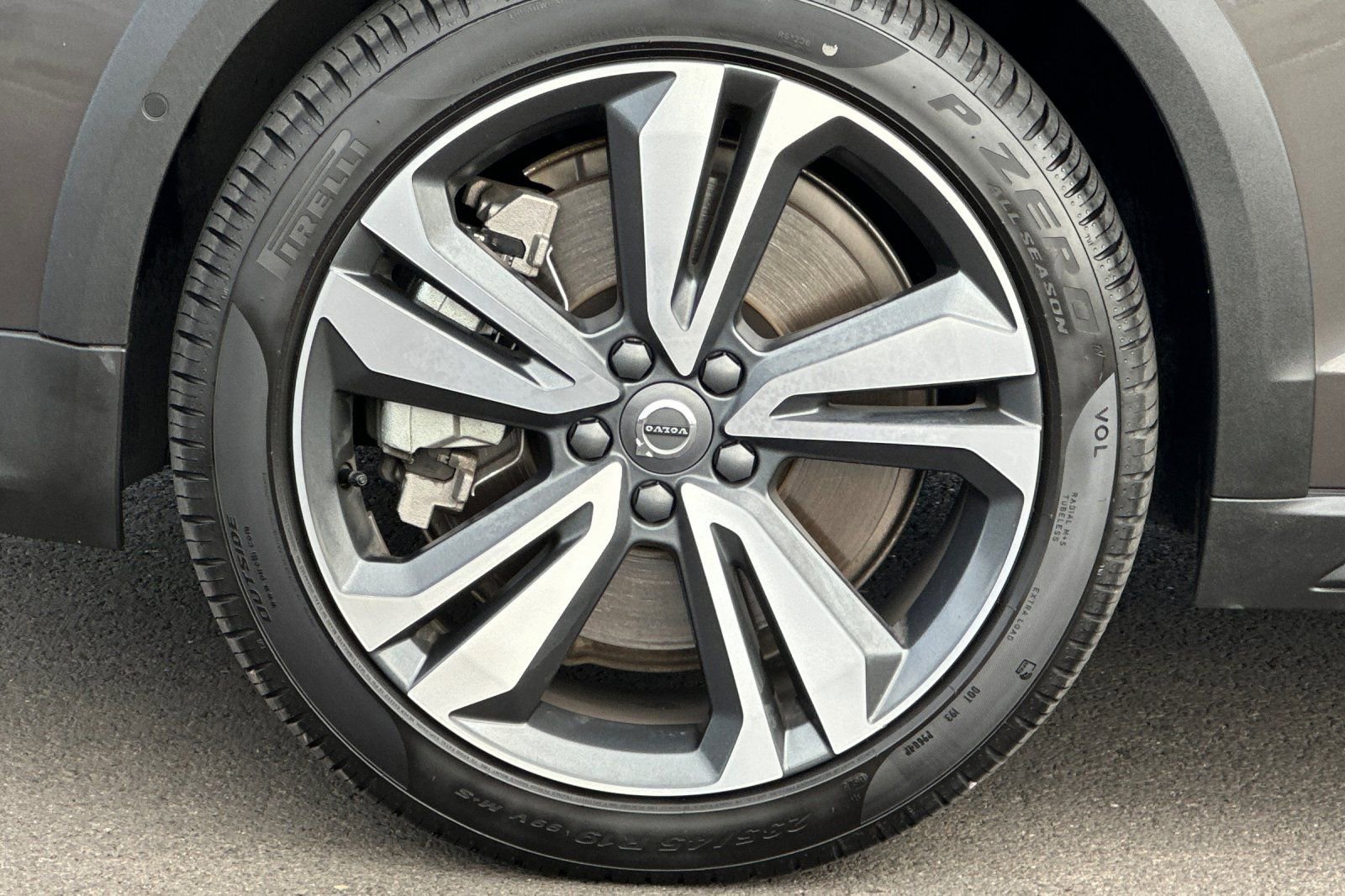 Used 2025 Volvo V60 B5 Cross Country Plus image 31