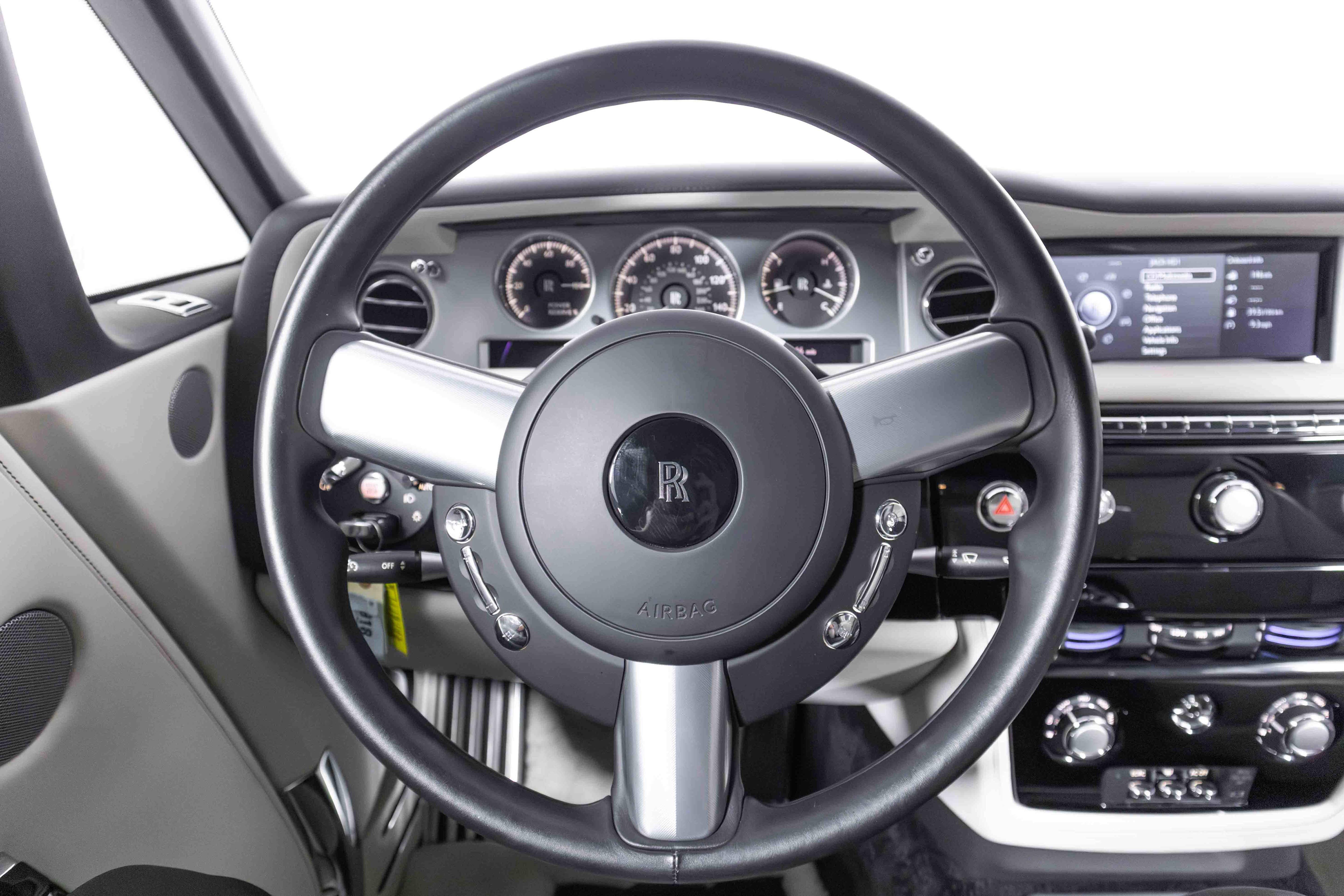 Used 2013 Rolls-Royce Phantom Drophead Coupe image 21