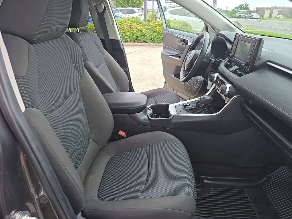 Used 2022 Toyota RAV4 LE AWD/4WD image 33