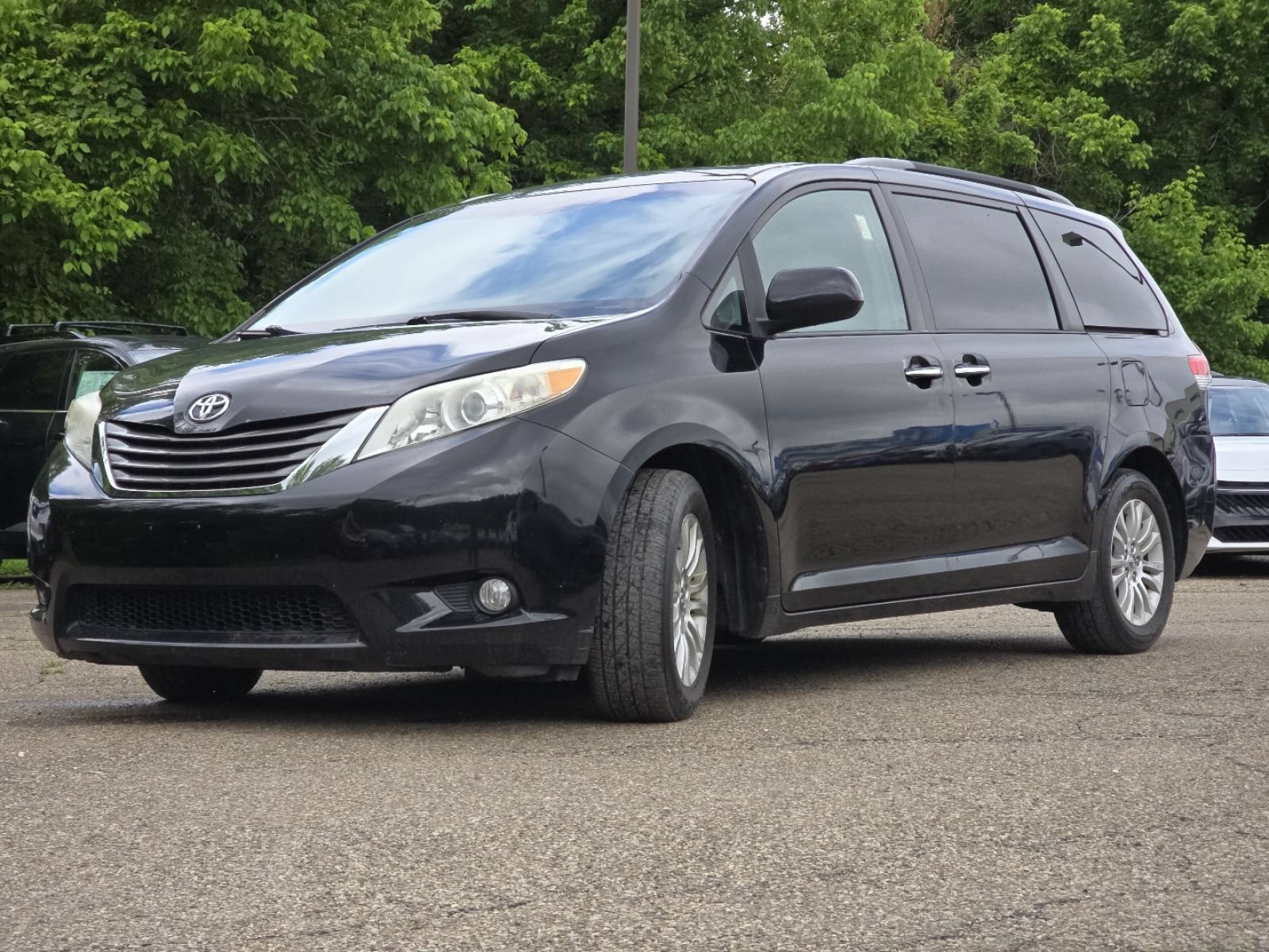 Used 2012 Toyota Sienna XLE w/ Premium Pkg FWD image 13