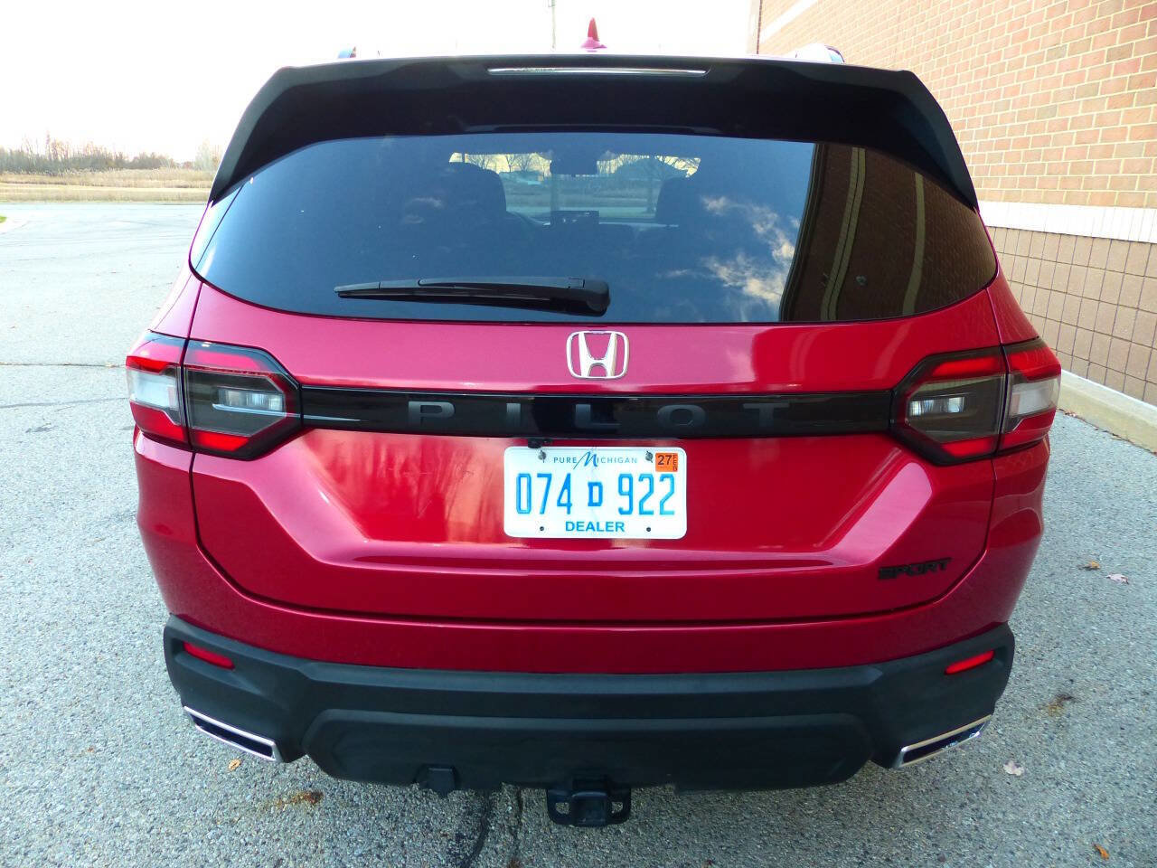 Used 2024 Honda Pilot Sport image 8