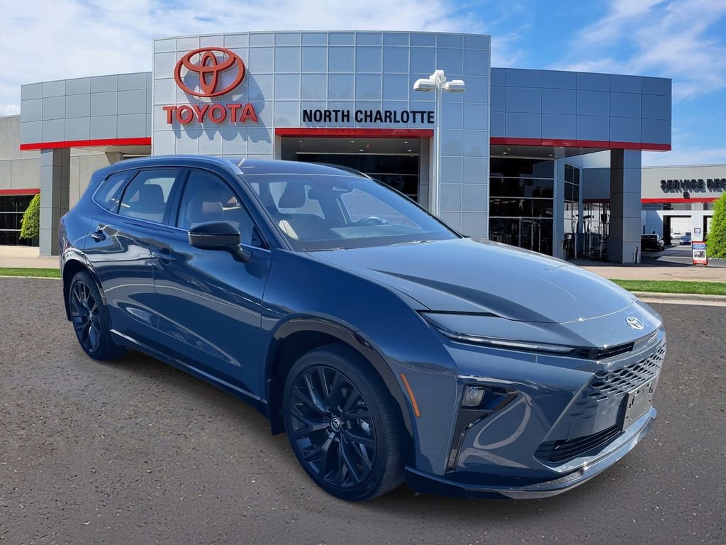 Used 2025 Toyota Crown Signia image 3