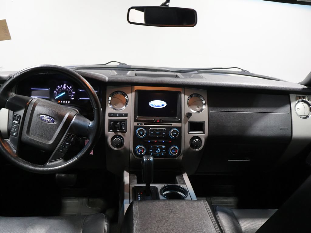 Used 2017 Ford Expedition XLT w/ Equipment Group 202A AWD/4WD image 17