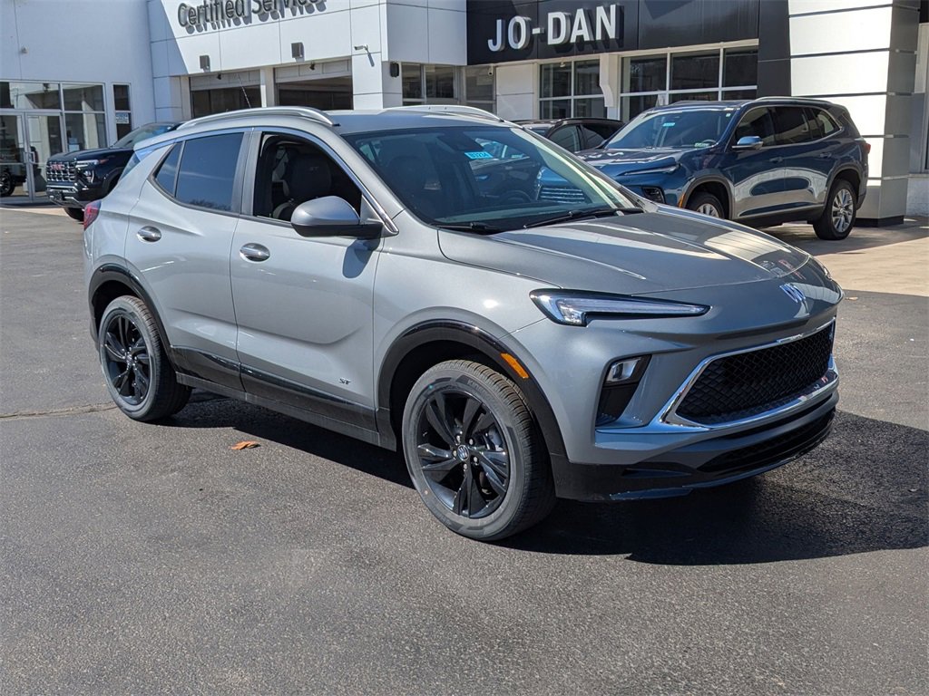 New 2025 Buick Encore GX Sport Touring image 6