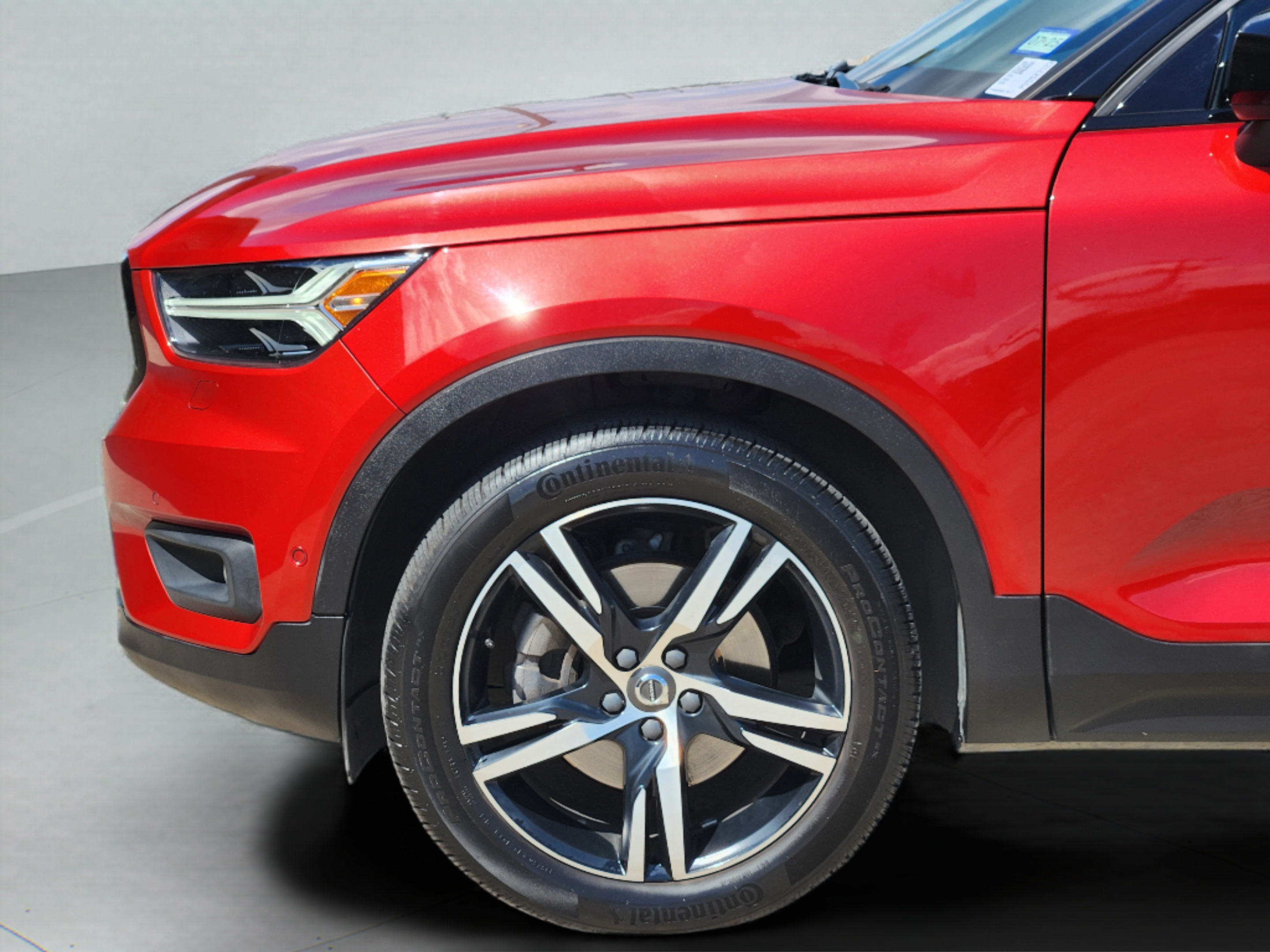 Used 2019 Volvo XC40 T5 R-Design AWD/4WD image 38