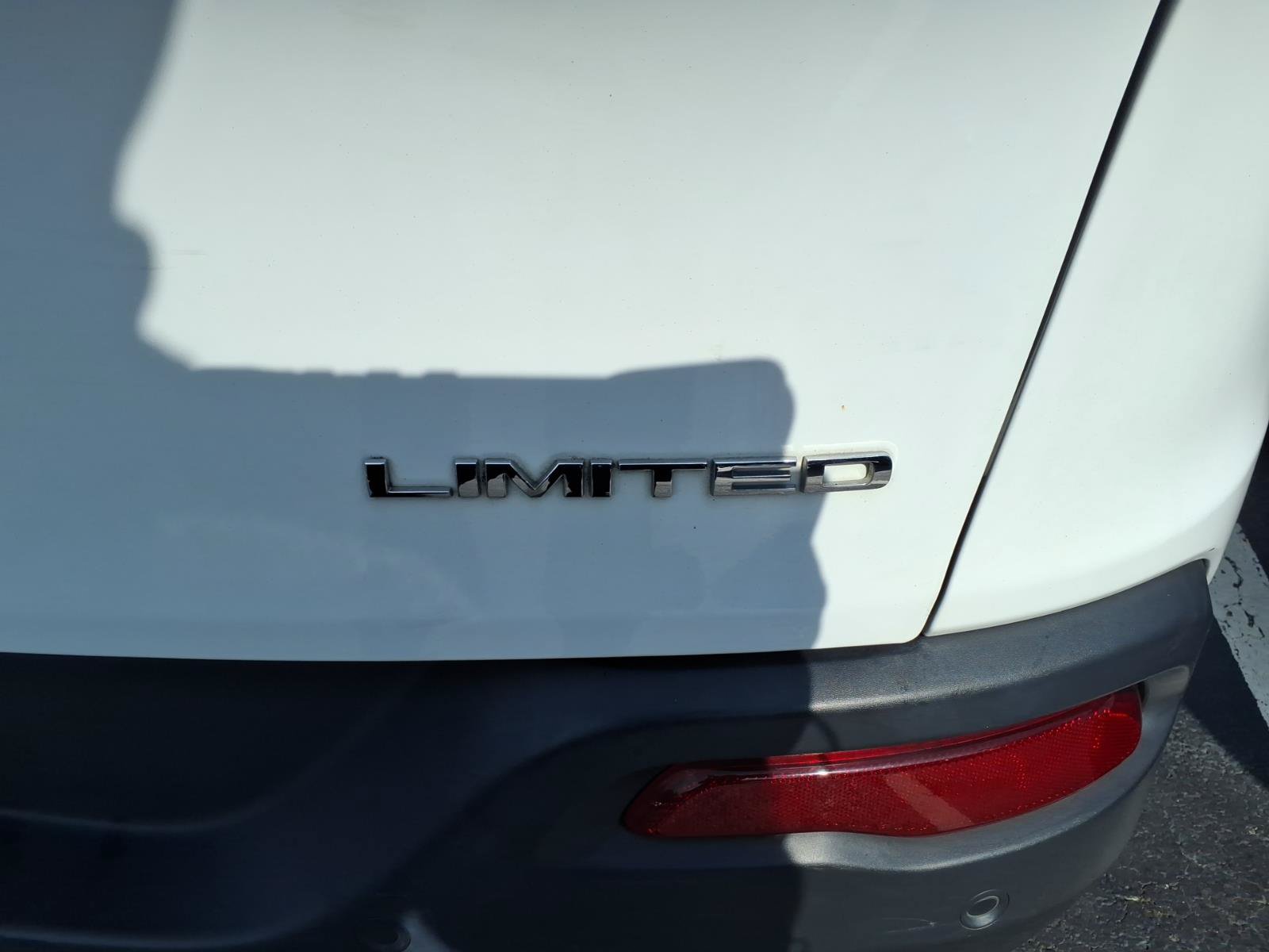 Used 2017 Jeep Cherokee Limited AWD/4WD image 23