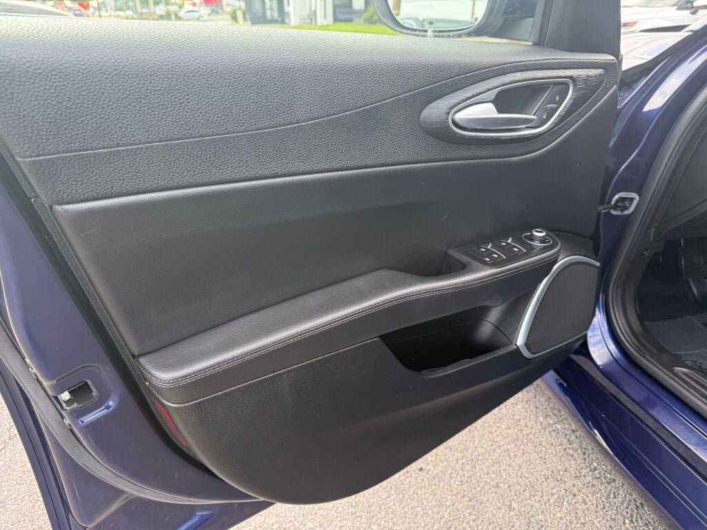 Used 2020 Alfa Romeo Giulia AWD image 10