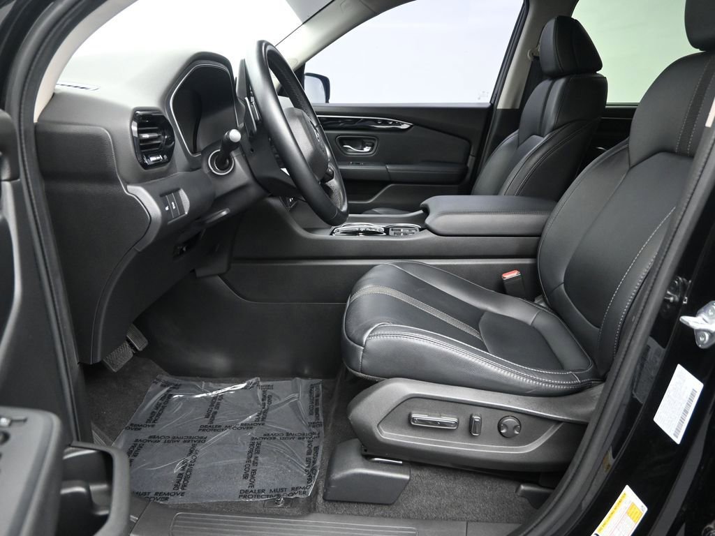 Used 2023 Honda Pilot Touring image 10