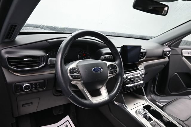 Used 2023 Ford Explorer Limited w/ Equipment Group 301A AWD/4WD image 16