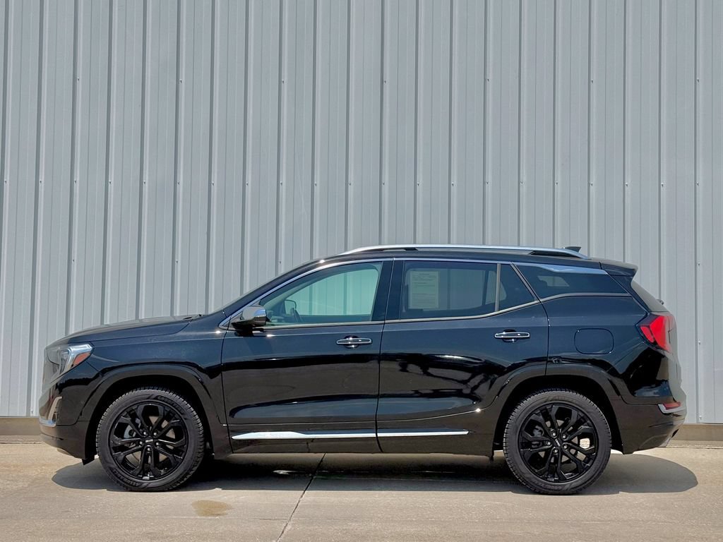 Used 2020 GMC Terrain Denali w/ Denali Premium Package AWD/4WD image 3