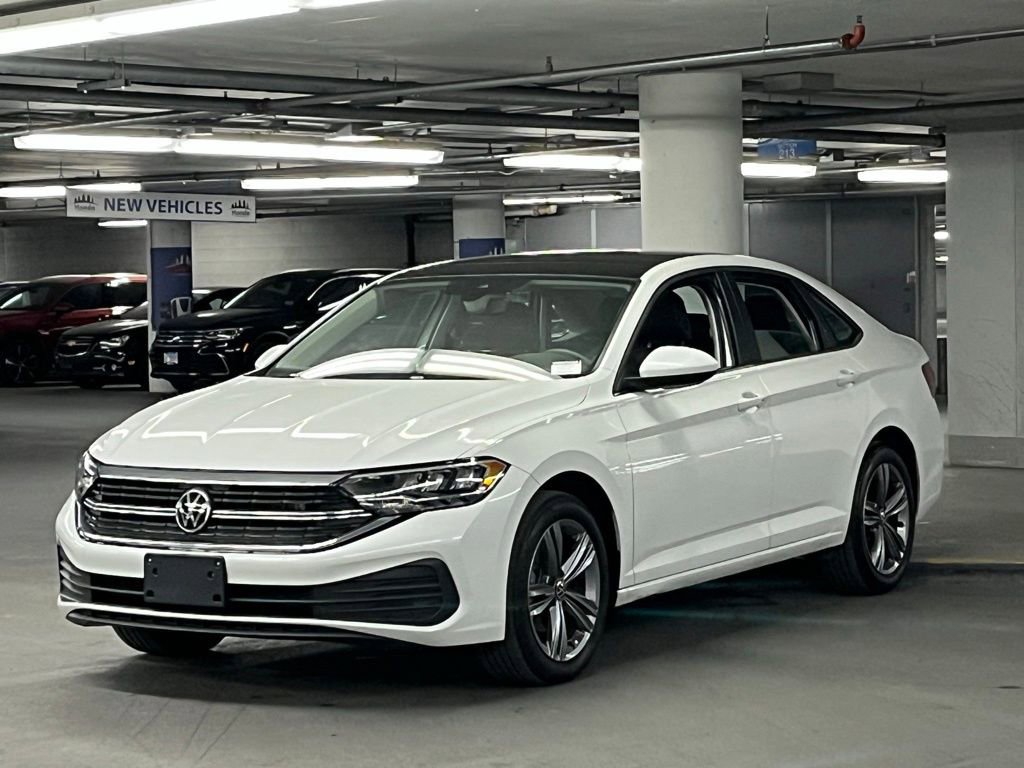 Used 2023 Volkswagen Jetta SE w/ Panoramic Sunroof Package image 3