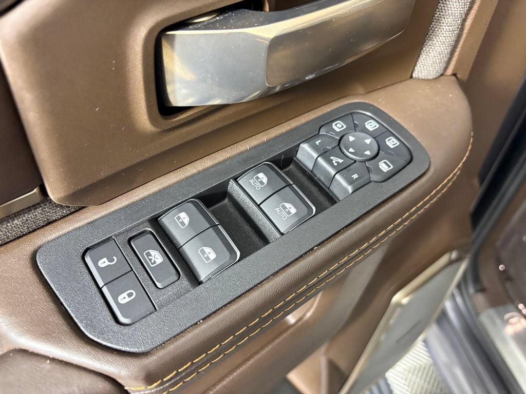 Used 2025 RAM 2500 Limited AWD/4WD image 12