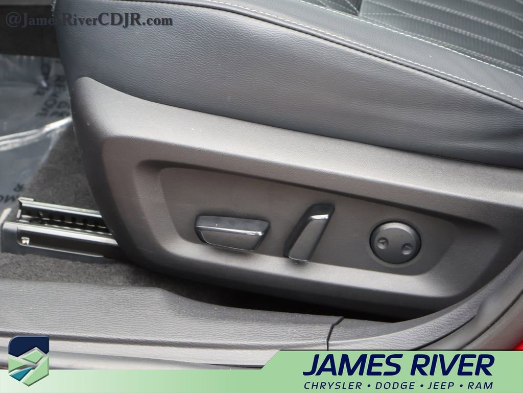 Used 2025 Mitsubishi Outlander SEL image 24