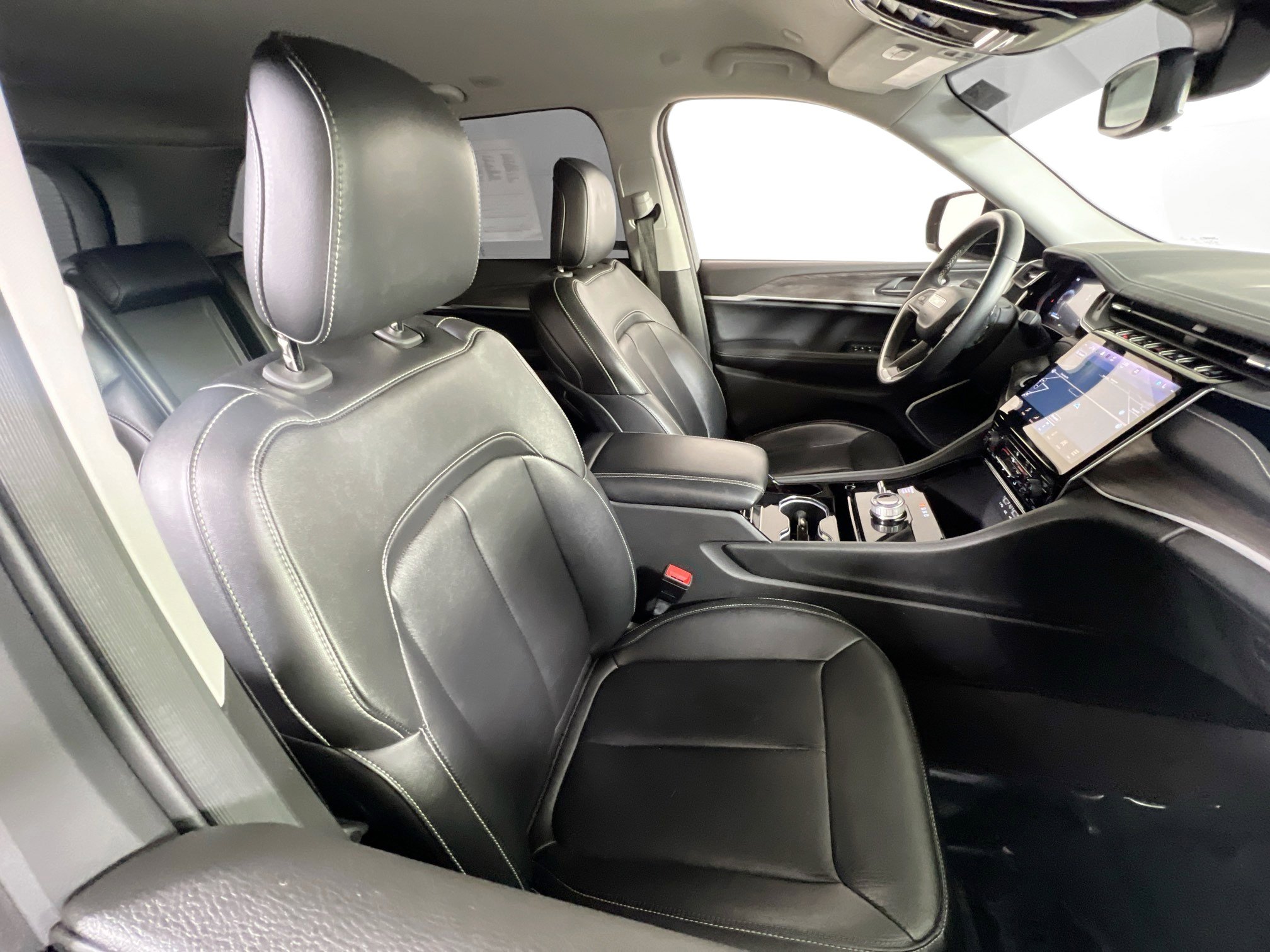 Used 2022 Jeep Grand Cherokee Limited image 27