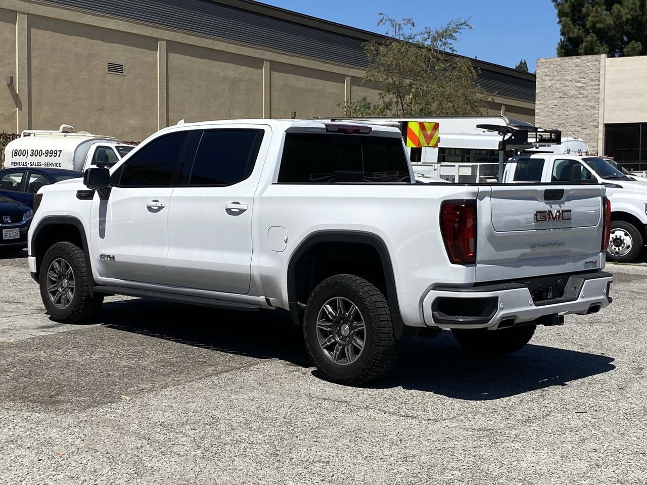 Used 2024 GMC Sierra 1500 AT4 w/ Technology Package AWD/4WD image 4