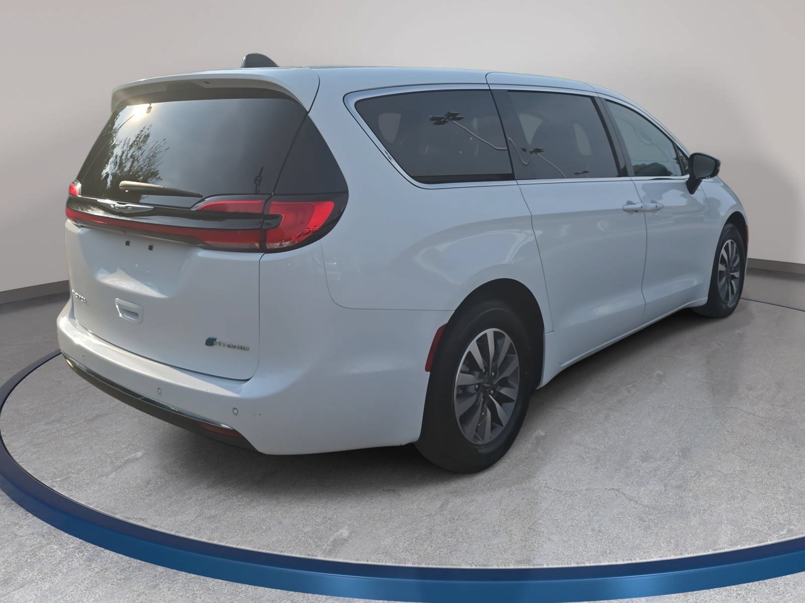Used 2024 Chrysler Pacifica Limited FWD image 5