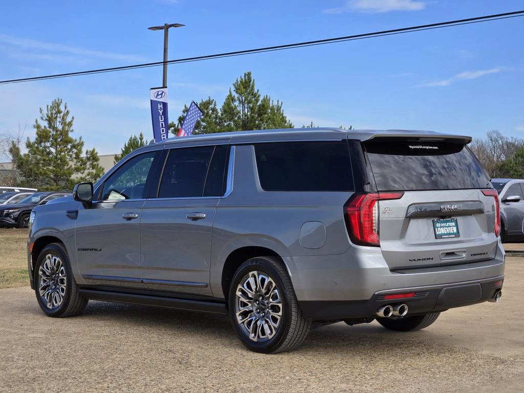 Used 2023 GMC Yukon XL Denali Ultimate AWD/4WD image 3