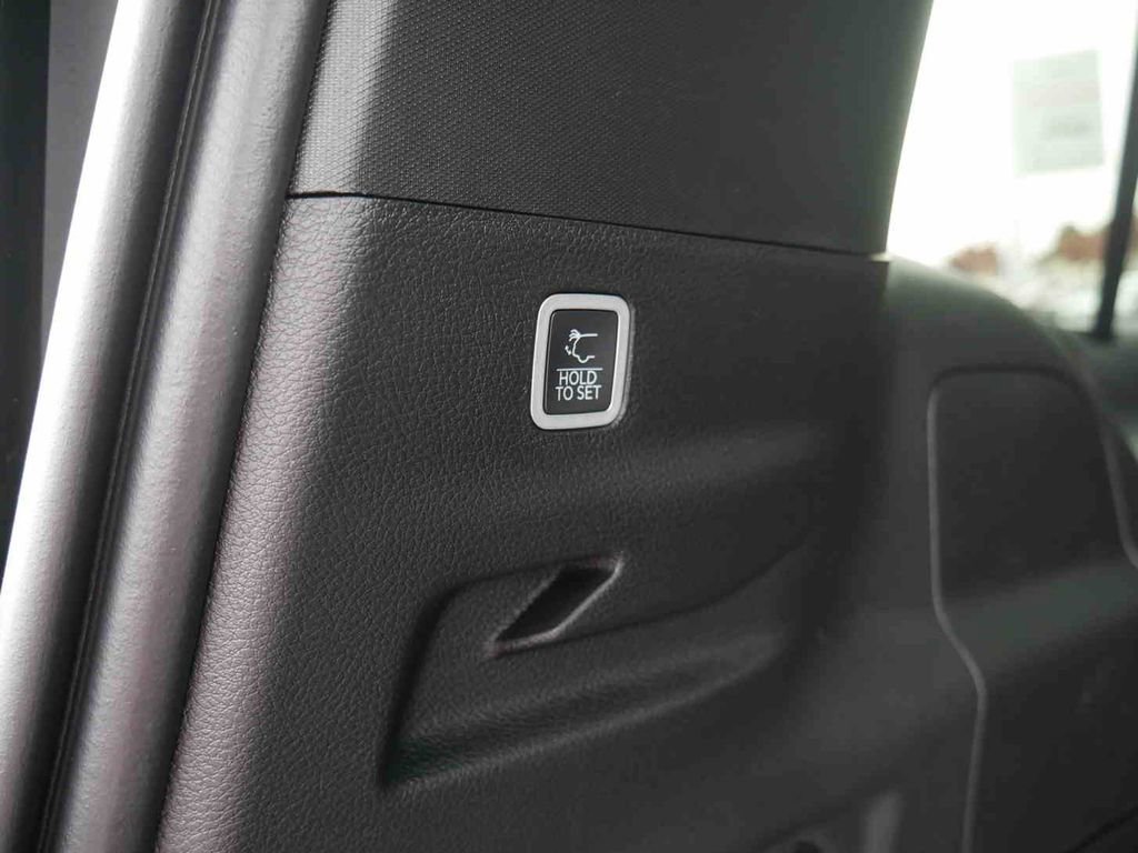 New 2025 Jeep Wagoneer L Series II w/ Convenience Group I image 10